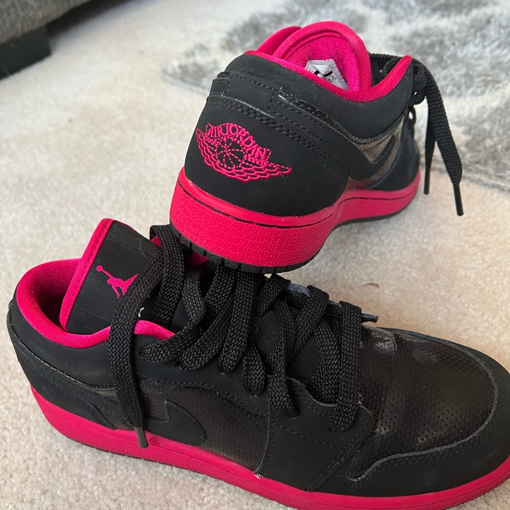 Air Jordan 1 Low Flex Black/Voltage Cherry Size 6.5Y